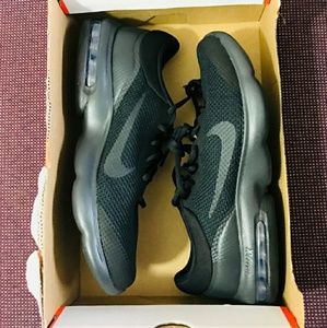 BNIB Nike advantage running shoes